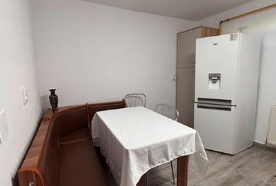Apartament cu 3 camere decomandat în Libertății