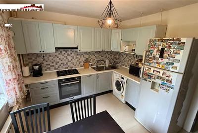 Apartament cu 3 camere decomandat, mobilat în Vitan