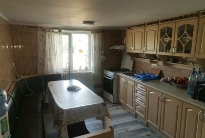 Casă cu 4 camere cu Teren 1100 Mp în Central