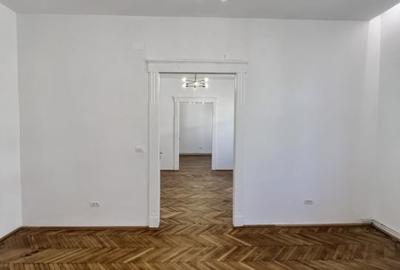 Apartament cu 3 camere semidecomandat în Neptun - 1