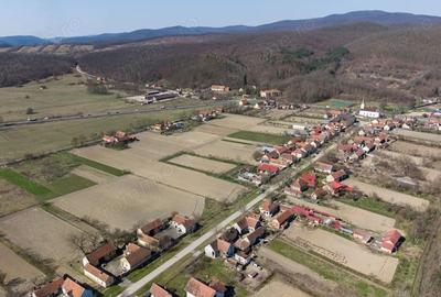 Teren de 2970 mp, în Odvoș - 6