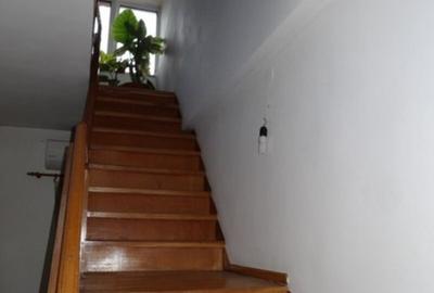Casă cu 5 camere cu Teren 250 Mp în Central - 4