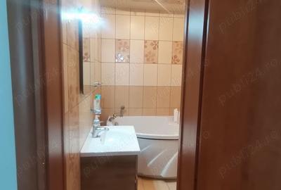 Apartament cu 3 camere semidecomandat în Nufărul