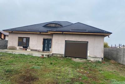 Casă cu 4 camere în Curtișoara - 9