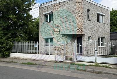 Casă individuală cu 2 camere cu Canalizare în Vitan
