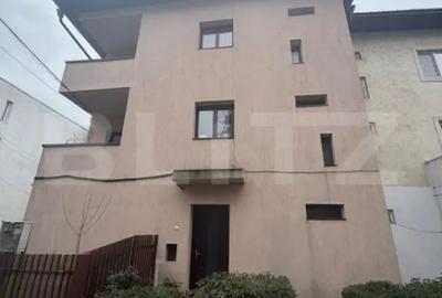 Casă cu 4 camere cu Teren 200 Mp în Central