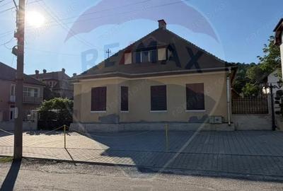 Casă cu Teren 862 Mp în Central