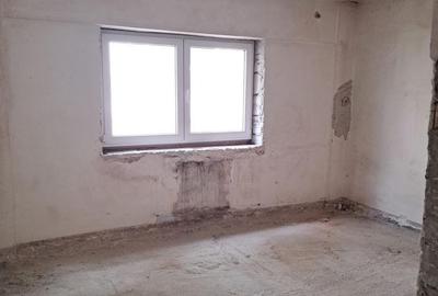 Apartament cu 2 camere decomandat în Carpați 2 - 5