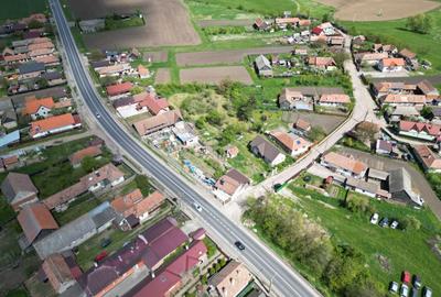 Casă individuală cu 4 camere cu Canalizare în Central - 2