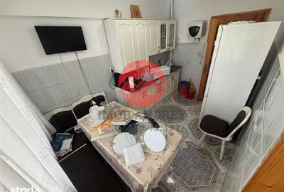 Apartament cu 4 camere decomandat în E3