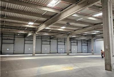 Spațiu industrial, de 2,600 mp, în Est - 2