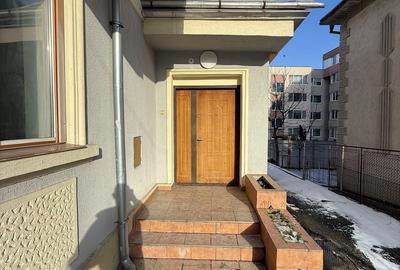 Casă cu 6 camere cu Teren 416 Mp în Ultracentral