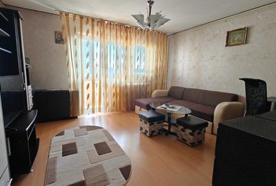 Apartament cu 2 camere decomandat în Titan