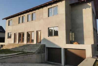 Casă individuală cu 6 camere cu Teren 400 Mp în Episcopia Bihorului - 1