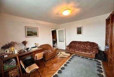 Apartament cu 3 camere decomandat în Exterior Vest