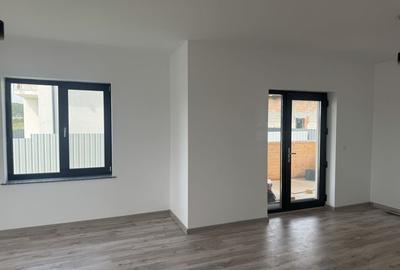 Casă cu 4 camere decomandat în Glâmbocu - 3