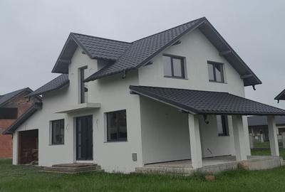 Casă cu 4 camere în Central - 2