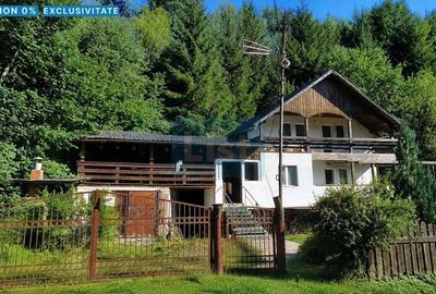 Casă cu 4 camere cu Teren 9272 Mp în Vama
