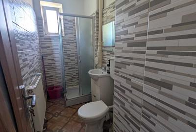 Garsonieră decomandată în Petros - 2