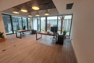 Spațiu comercial, de 200 mp, în Central - 3