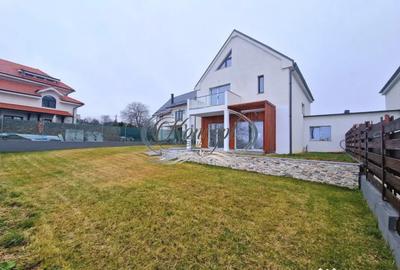 Casă cu 7 camere cu Canalizare în Feleacu