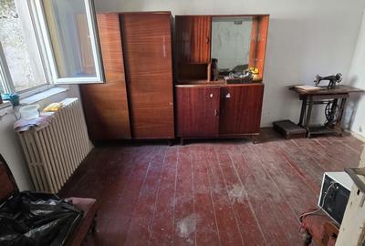 Casă cu 7 camere cu Teren 170 Mp în Tomis I