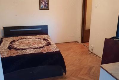 Apartament cu 3 camere semidecomandat în Dacia