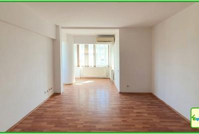 Apartament cu 3 camere decomandat în Republicii