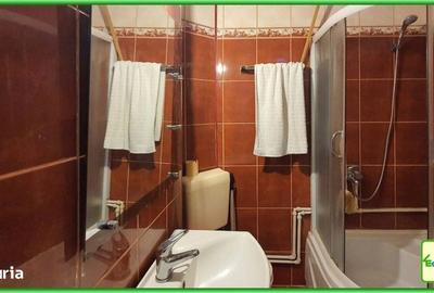 Casă cu 4 camere semidecomandat în Central