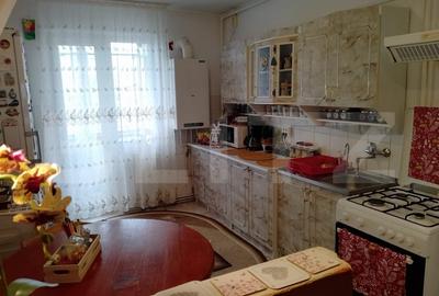 Apartament cu 3 camere decomandat, mobilat în Sighișoara