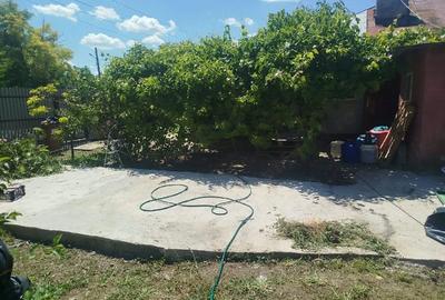 Casă cu 2 camere cu Teren 1050 Mp în Școlilor