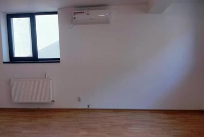 Apartament cu 3 camere decomandat în Obor