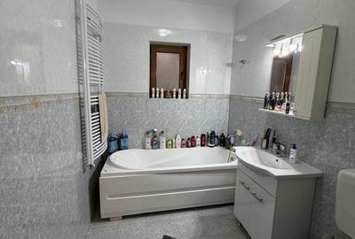 Casă cu 7 camere cu Teren 213 Mp în Coiciu