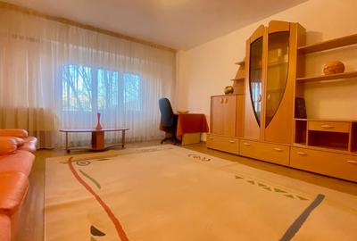 Apartament cu 3 camere decomandat, mobilat în Barbu Văcărescu