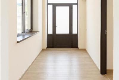 Casă cu 5 camere cu Teren 521 Mp în Sântion - 8