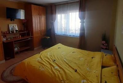 Apartament cu 2 camere decomandat, mobilat în Văcăresti