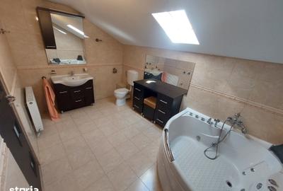 Casă cu 5 camere cu Teren 743 Mp în Central