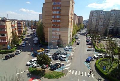 Apartament cu 3 camere semidecomandat în Griviței