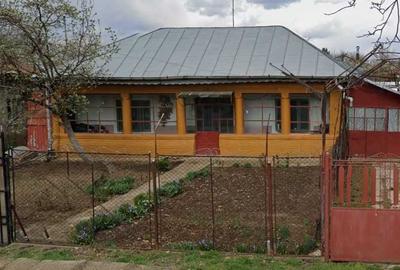 Casă cu 4 camere în Fundeni
