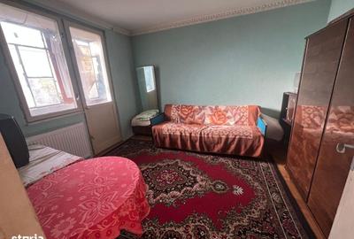 Apartament cu 3 camere semidecomandat în Micro 19