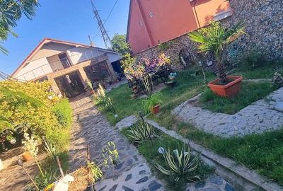 Casă cu Teren 1400 Mp în Central