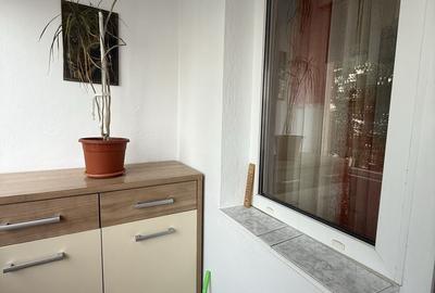 Apartament cu 3 camere semidecomandat în 7 Noiembrie - 2