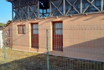 Casă cu 3 camere cu Teren 4000 Mp în Dejești