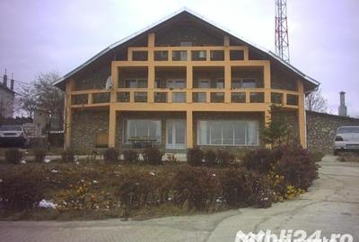 Casă cu 6 camere cu Teren 3000 Mp în Năeni - 2