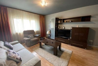Apartament cu 3 camere decomandat, mobilat în Decebal