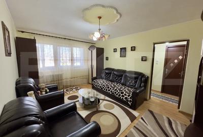 Apartament cu 2 camere semidecomandat, mobilat în Cugir