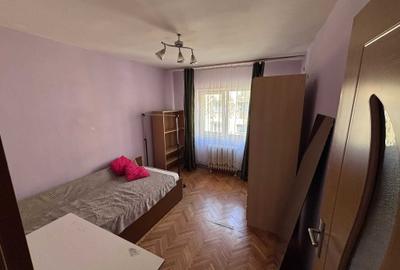 Apartament cu 3 camere decomandat în Exterior Vest