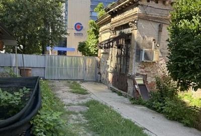 Casă cu 6 camere cu Teren 996 Mp în Victoriei