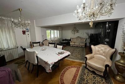Apartament cu 3 camere decomandat în Buzaului