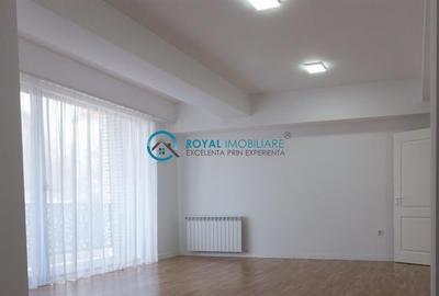Penthouse cu 3 camere decomandat în Republicii - 2